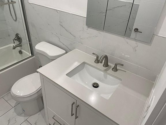 5th image of 4665 SW 33rd Ave #4
