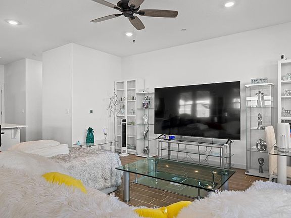 4th image of 8916 Savona Ln
