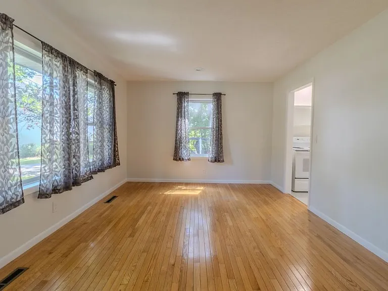 2020 Chippewa St — Photo 5
