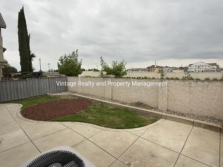 244 Lazy Ridge Ave — Photo 21