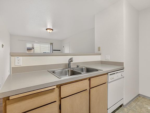 5th image of 131 Baker St APT 103