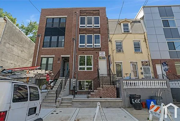 2 bed, 800 sqft, $1,575 — Photo 2