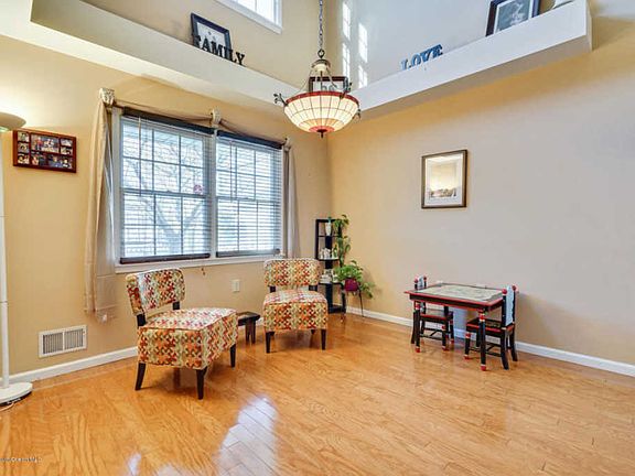 5th image of 27 Cherrywood Cir