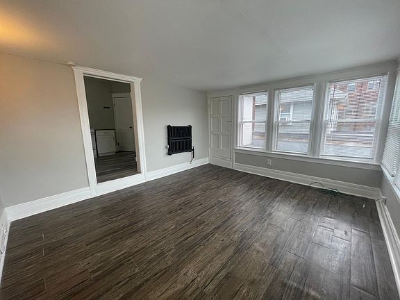 3rd image of 727 Hazelwood St APT 4