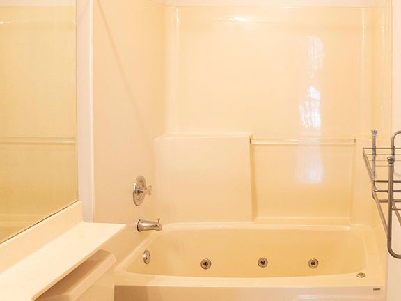 3rd image of 3713 N Janssen Ave #343fxygrv
