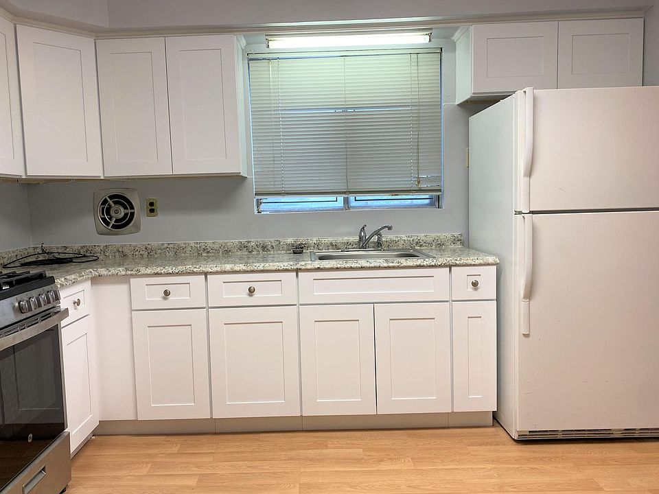 2nd image of 377 Buchanan Ave
