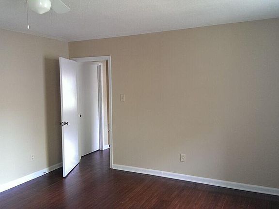 4th image of 3227 Spencer Dr