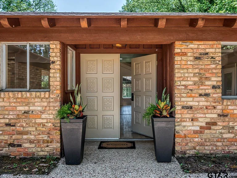 509 Winchester Dr — Photo 4