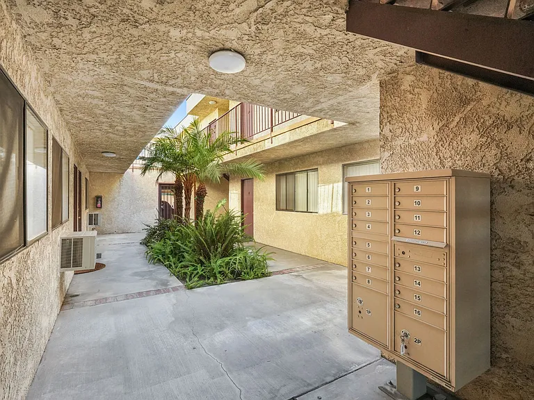 12603 Oxnard St #6 — Photo 16