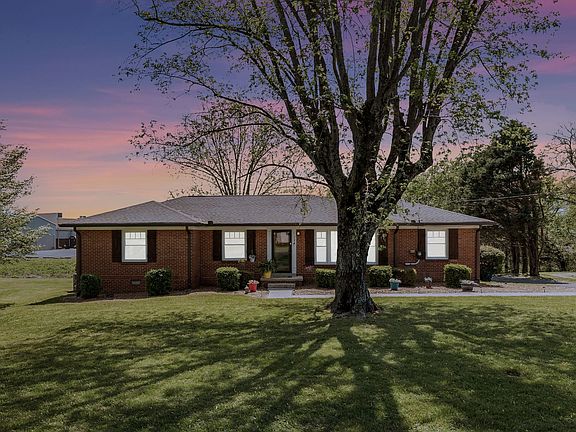 2nd image of 108 Horseshoe Dr