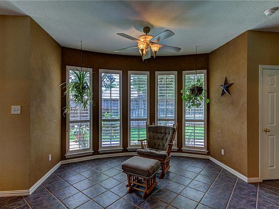 5th image of 819 Doral Dr