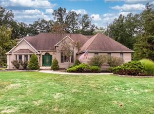 2906 Oakwood Dr, Willoughby Hills, OH 44094