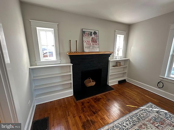 2nd image of 114 W Washington St