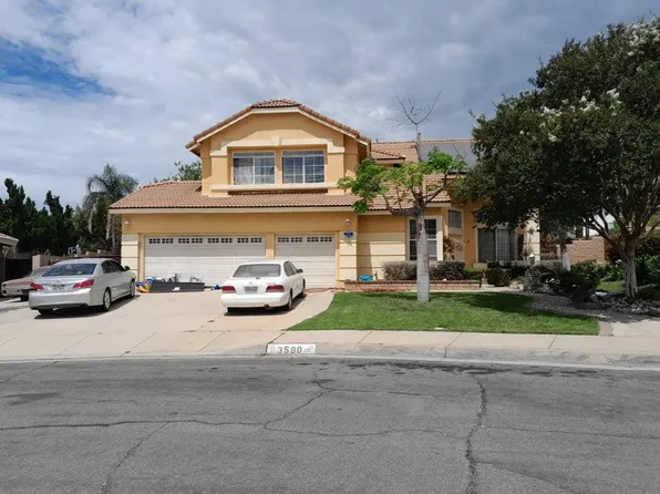 3590 N Morning Glory Dr, Rialto, CA 92377