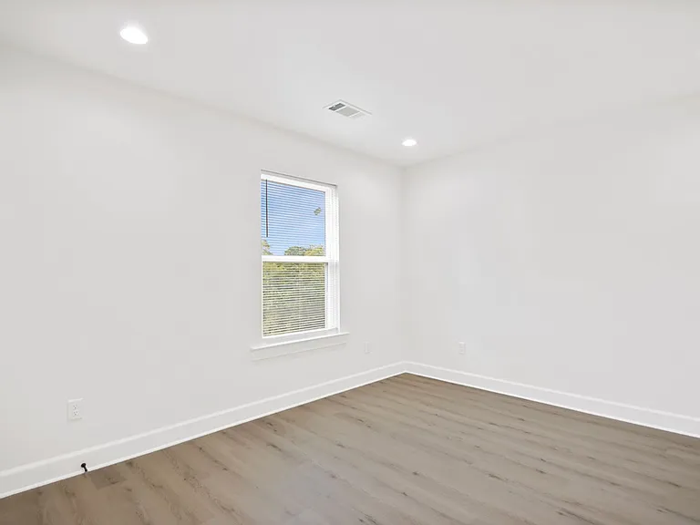 212 S Park St — Photo 15