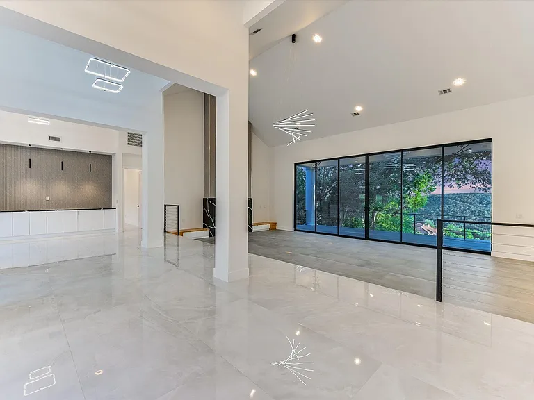 9409 Bell Mountain Dr — Photo 11