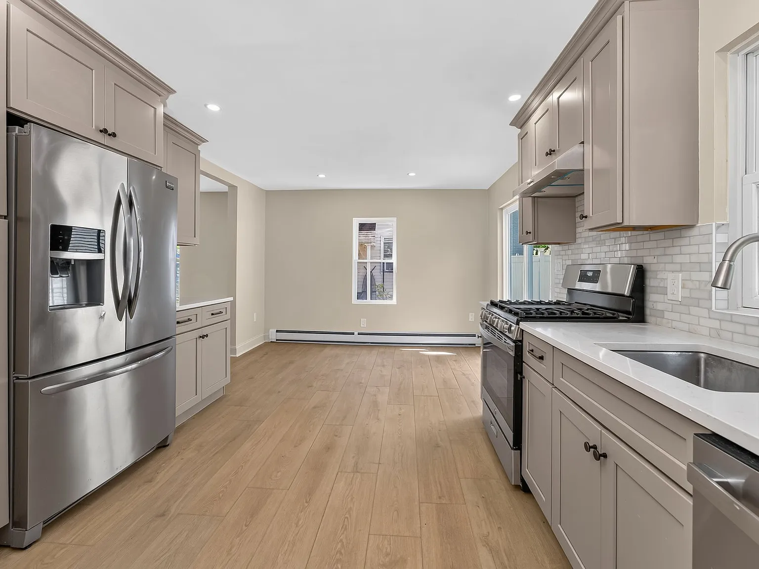 2 bed, 1045 sqft, $2,200 — Photo 3