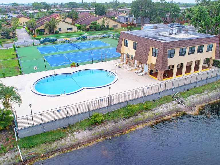 484 Springdale Cir #48D — Photo 56