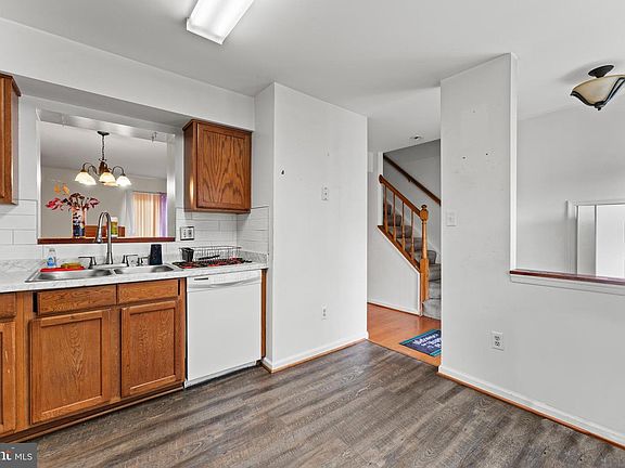 4th image of 1636 Winding Brook Way