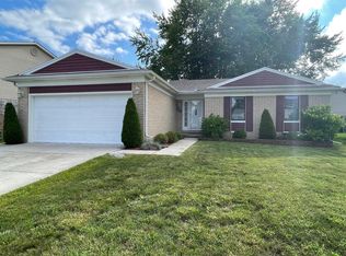 654 Queens Way, Canton, MI 48188