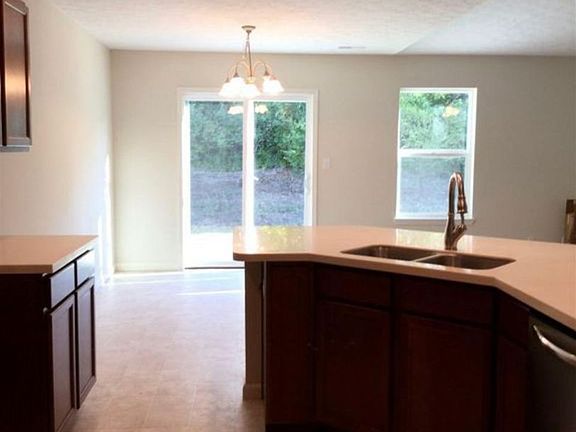 5th image of 3020 Bond Dr