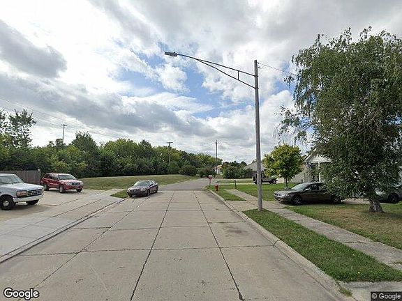 Exterior Neighborhood (street photo)