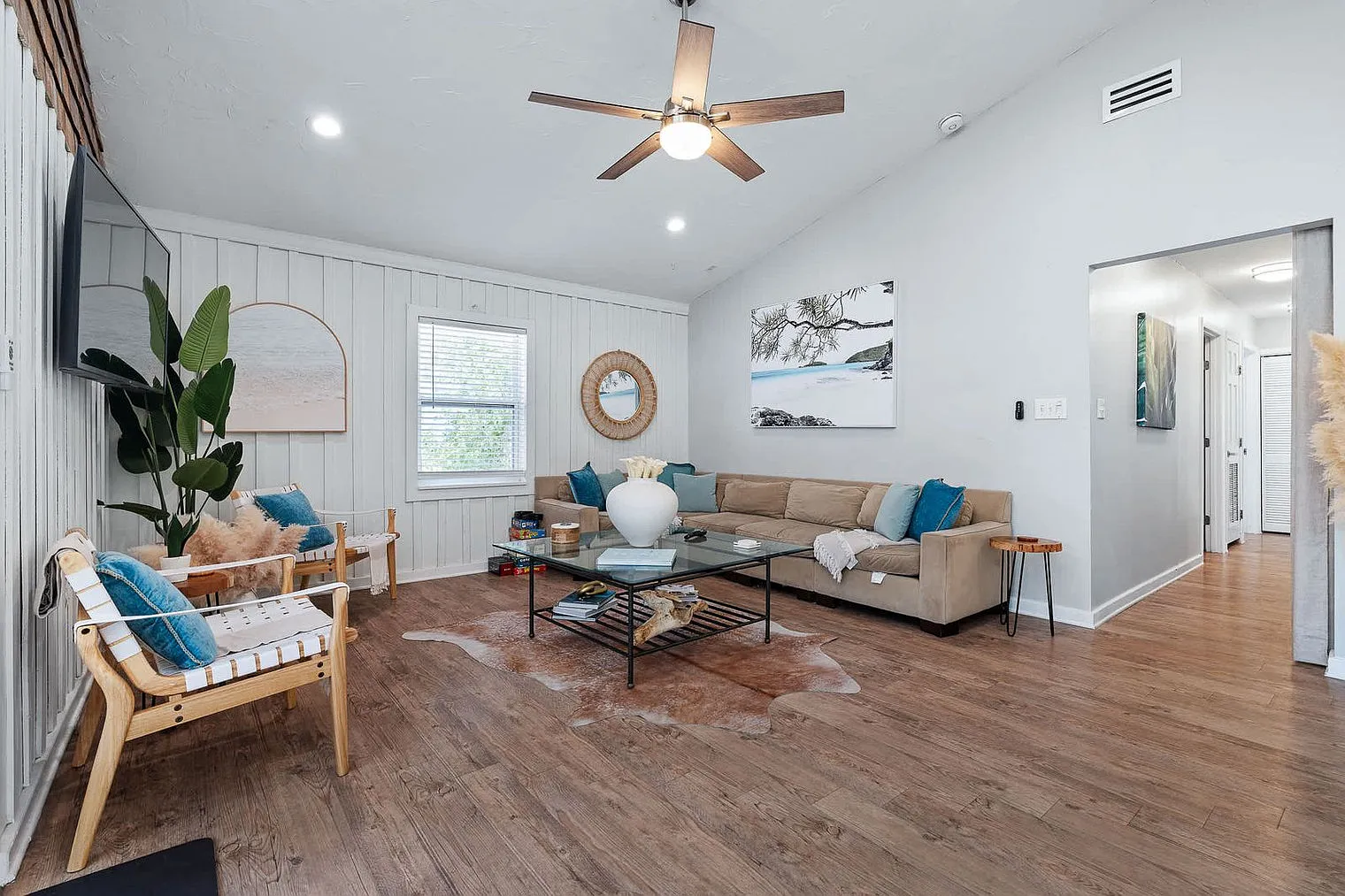 4 bed, 3.0 bath, 1689 sqft, $9,217 — Photo 2