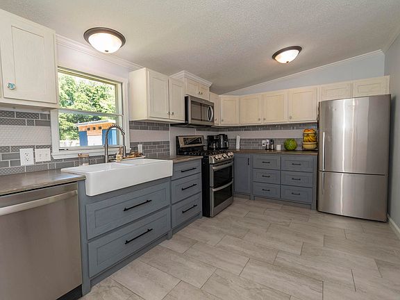 4th image of 27683 Plainfield Dr
