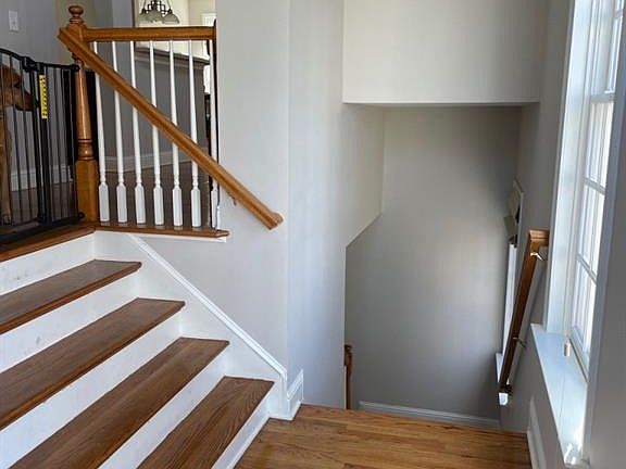 3rd image of 413 Creekview Trl SE