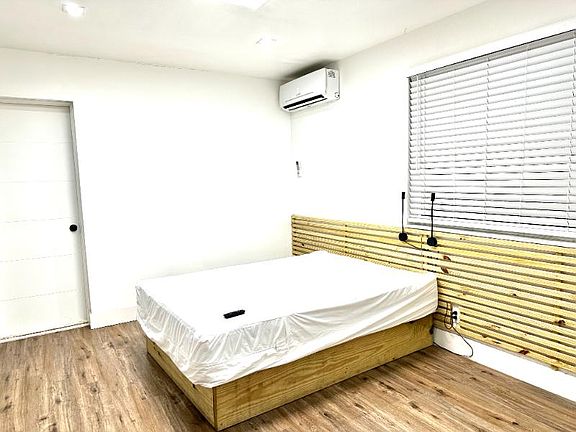 2nd image of 808 Middle St #3B