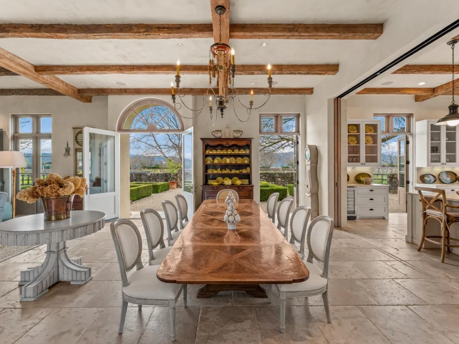 6 bed, 5268 sqft, $50,000 — Photo 3