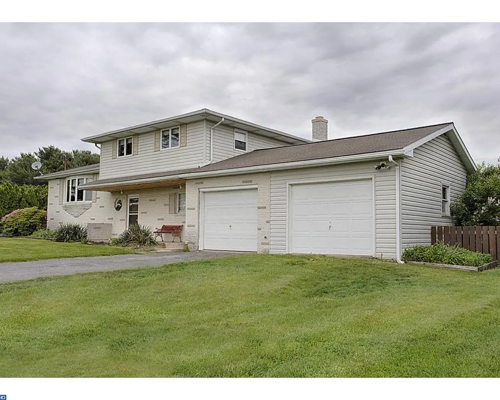 747 Ridge Rd photo 1