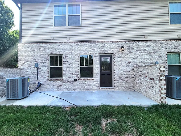 1002 Villa Cir — Photo 17