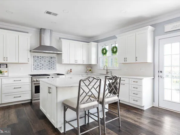 25539 Taylor Crescent Dr, Chantilly, VA 20152