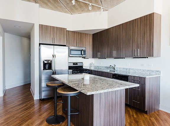 4th image of 3201 W Leland Ave #28