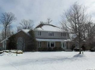 2889 Oakwood Dr, Willoughby Hills, OH