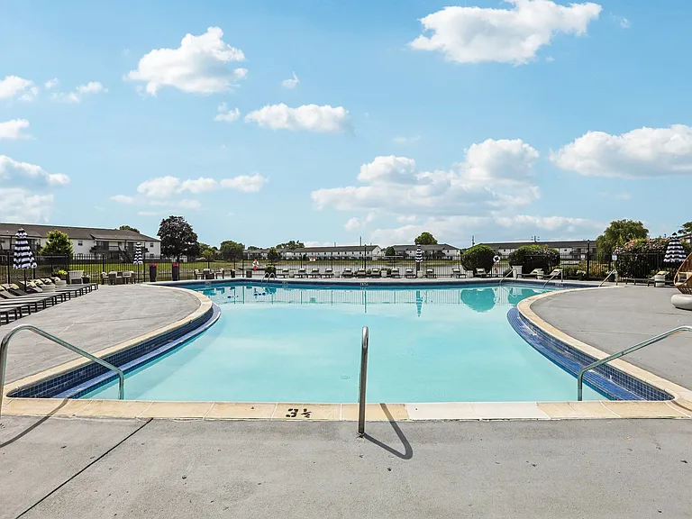 Lake Castleton Apartments — Photo 8