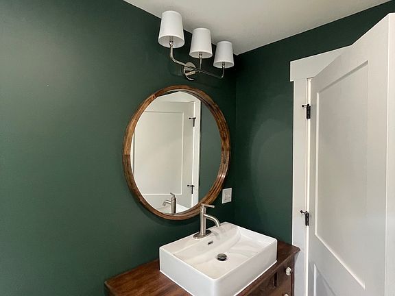 3rd image of 931 Clay St #2