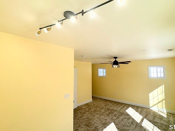 4th image of 425 Stickney Hill Road