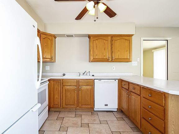 5th image of 2124 E Blanche Dr