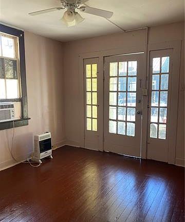 2nd image of 2429 Josephine St