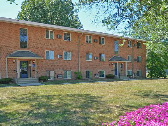 Lake Club Apartments Residential Building