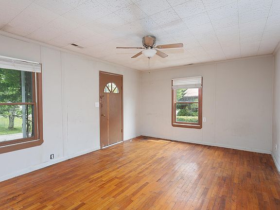 2nd image of 110 Hammonds Rd