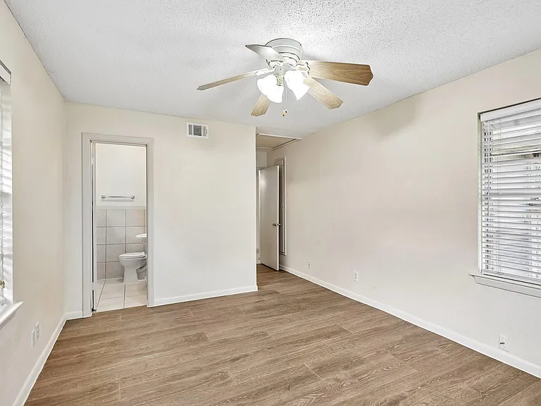 6401 Rowan Ln — Photo 18