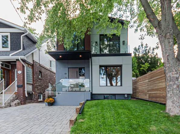 89 Gainsborough Rd, Toronto, ON M4L 3C3