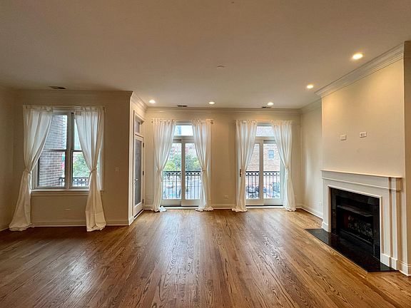 3rd image of 216 N Halsted St Unit 2