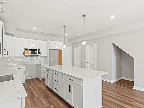 5th image of 457 Harbor Ln