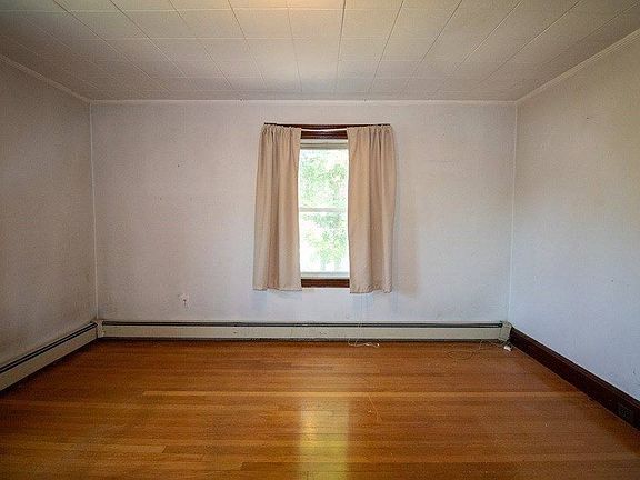 4th image of 86 Walnut Ave Floor 2