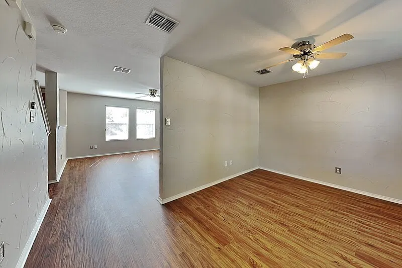 3 bed, 3.0 bath, 2233 sqft, $1,950 — Photo 2