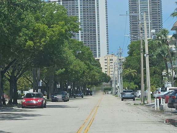 4th image of 2420 Diana Dr